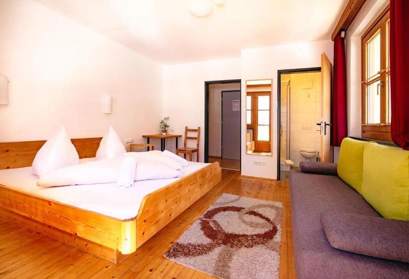 Трехместный Номер Стандарт с Балконом, Das Cityhouse