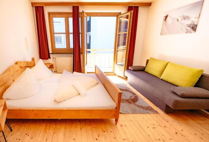 Трехместный Номер Стандарт с Балконом, Das Cityhouse