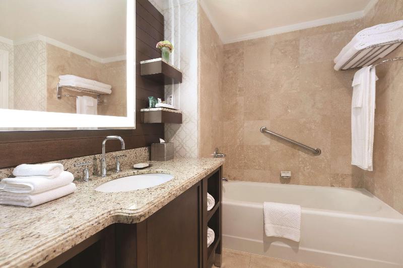 디럭스 룸 킹사이즈 침대, Hilton Los Angeles/san Gabriel