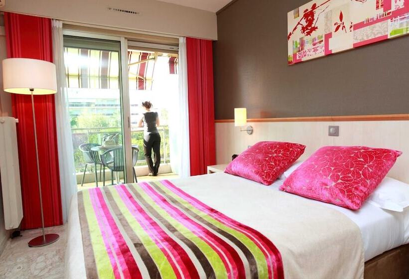 Классический номер с террасой, The Originals Boutique, Hôtel Les Strélitzias, Antibes Juan Les Pins