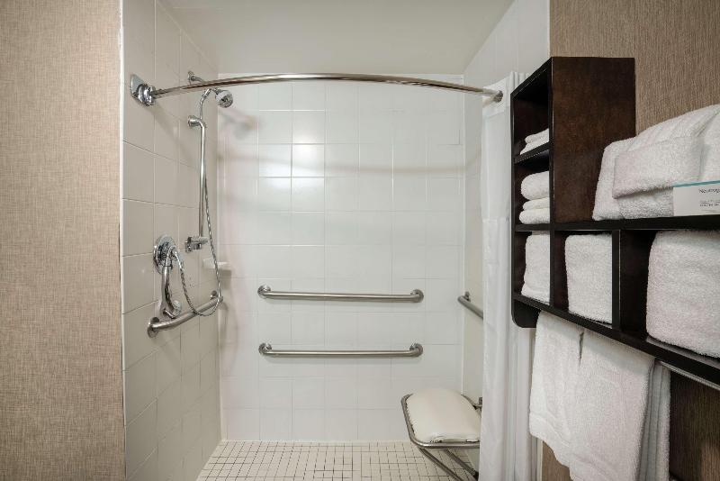 스탠다드 룸 킹사이즈 침대, Hampton Inn Dublin