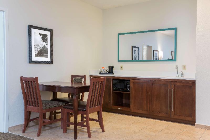 스위트 킹사이즈 침대, Hampton Inn East Lansing