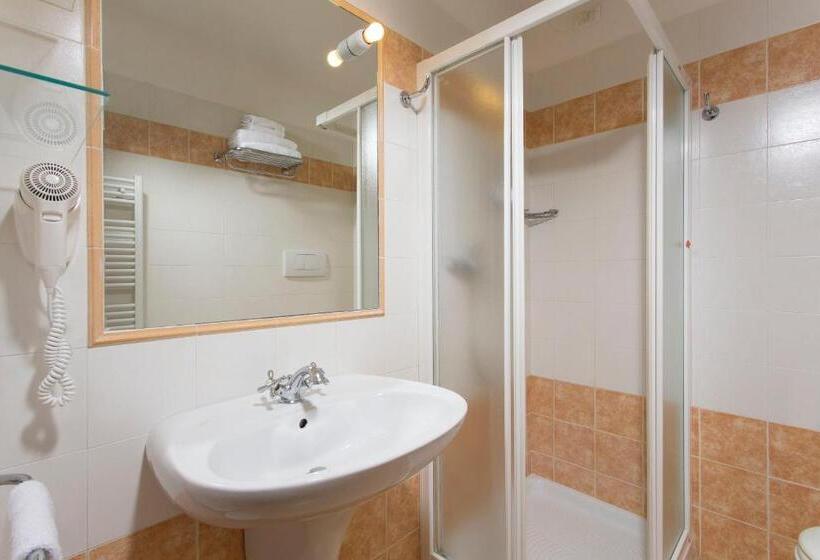 Apartamento 2 Dormitorios Vista Lago, Poiano Garda Resort Appartamenti