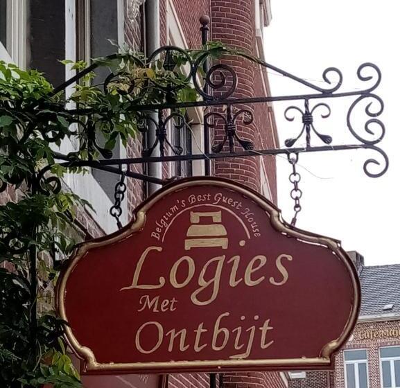 اتاق لوکس با بالکن, Logies Mario