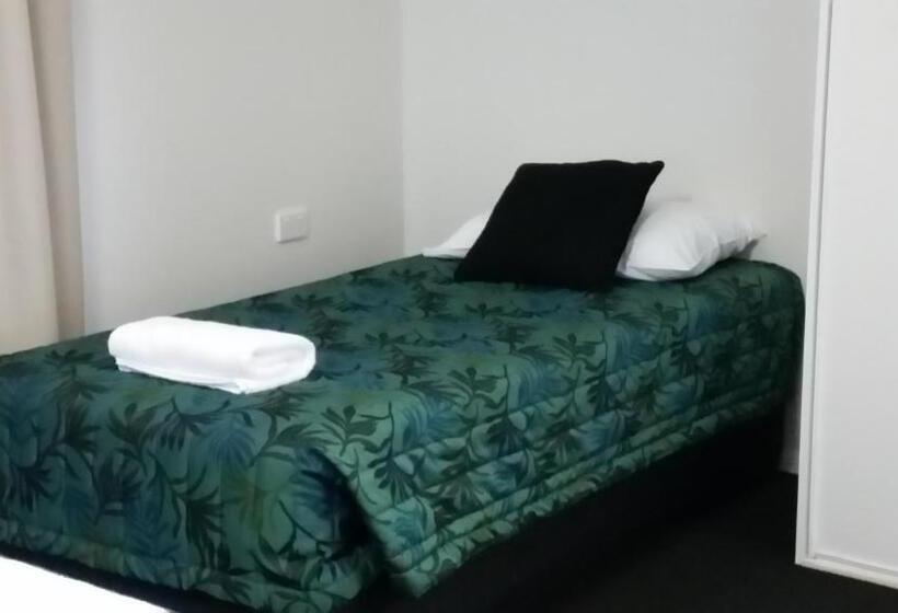 Президентский Люкс, Port Denison Motor Inn