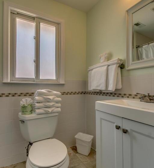 Семейные Апартаменты, Daytona Inn And Suites