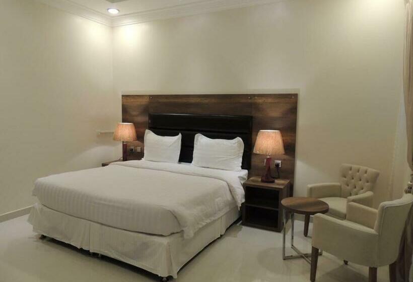 آپارتمان 3 خوابه, Golden Square