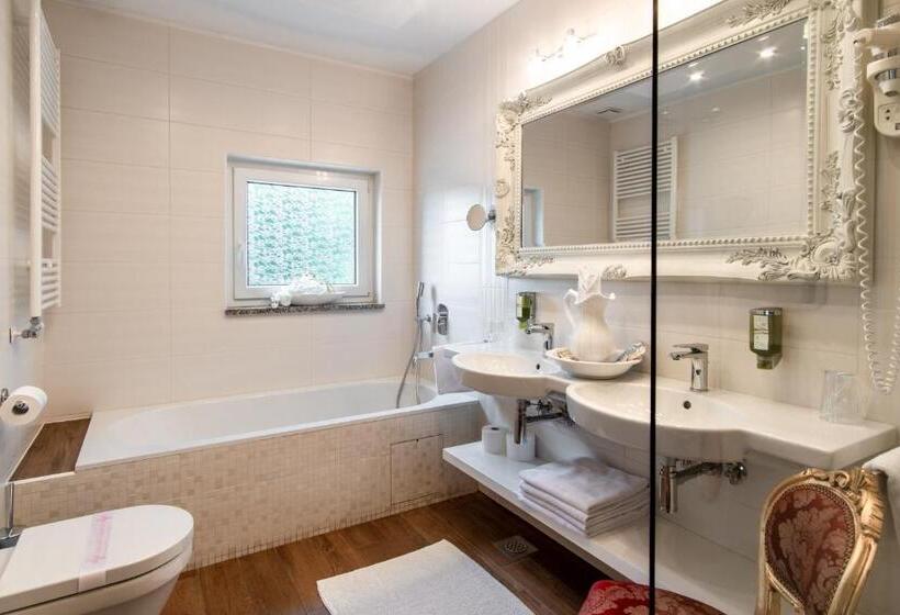 سوییت با چشم‌انداز استخر, Boutique Hotel Grahor
