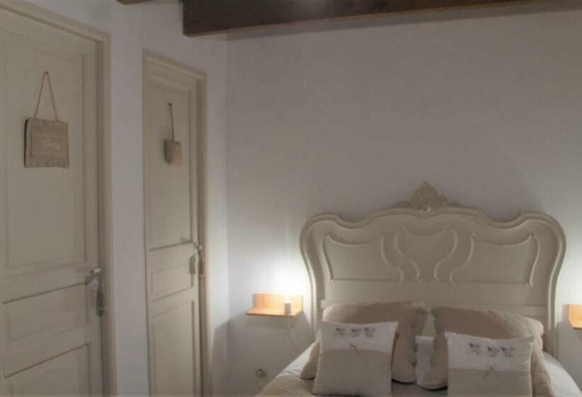 Номер Стандарт Вид на Сад, Chambre Du Rouard Le Ruisseau