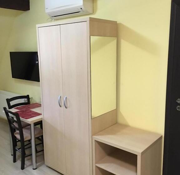 اتاق خانوادگی, Casa Mots