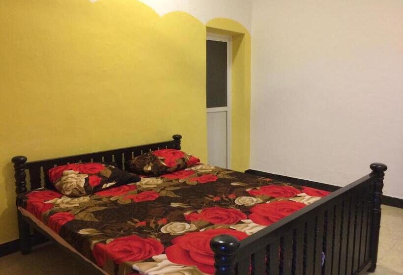 Quarto Deluxe, Rr House
