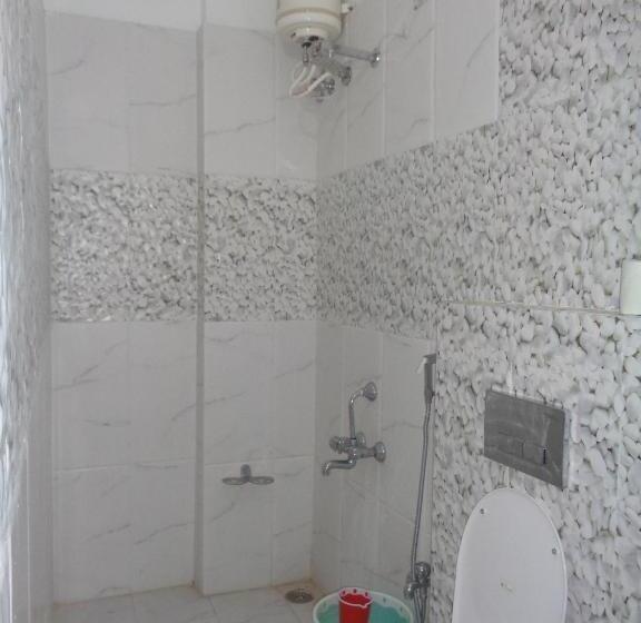 اتاق لوکس, The Royal Lake View Villa
