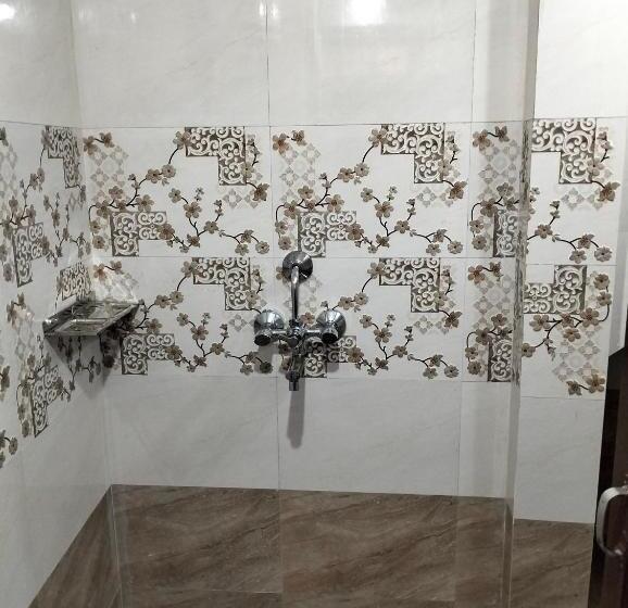 اتاق اکونومی, The Royal Lake View Villa