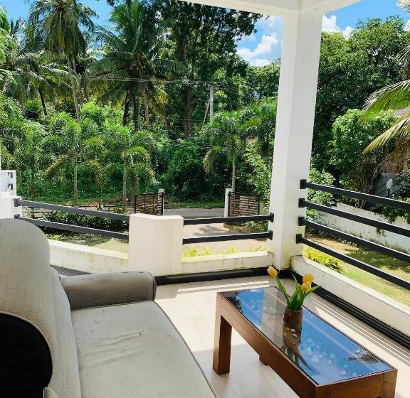 اتاق استاندارد با بالکن, Chill House Safari Resort