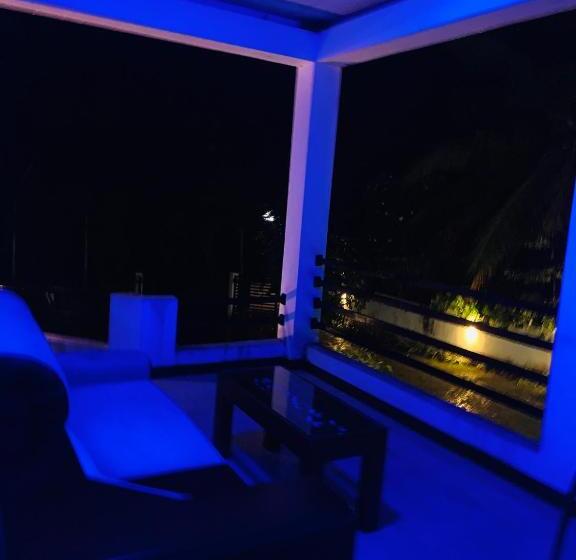 اتاق استاندارد با بالکن, Chill House Safari Resort