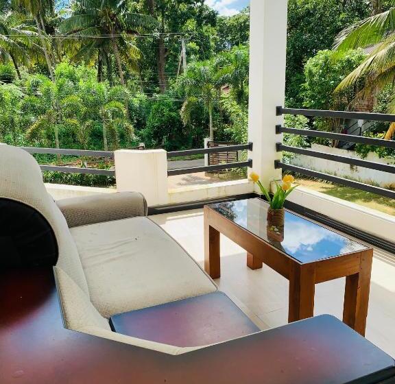 اتاق لوکس, Chill House Safari Resort