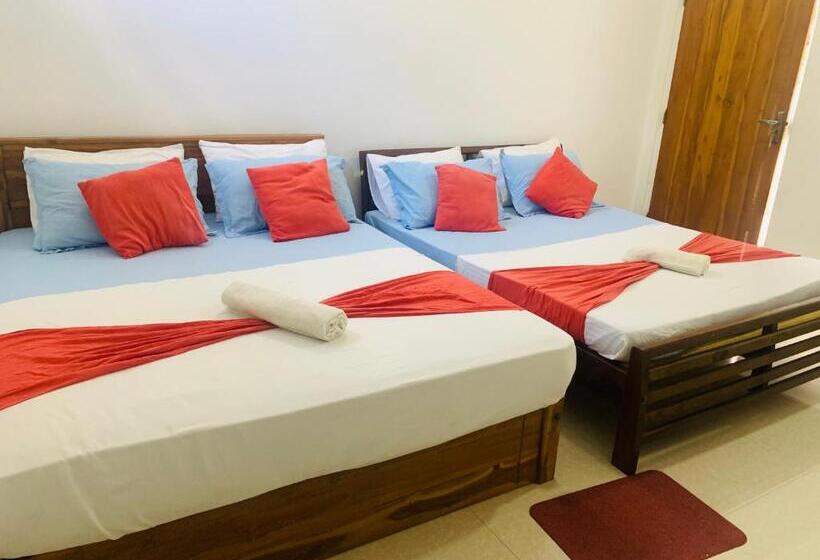اتاق خانوادگی با چشم‌انداز باغ, Chill House Safari Resort