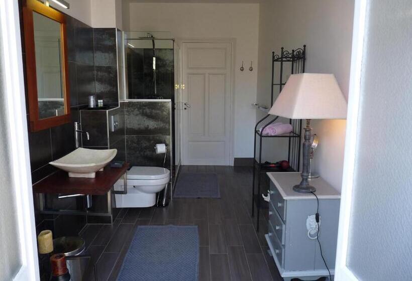 Номер Стандарт Трехместный, Chambres D Hôtes Côté Parc Côté Jardin Avec Parking Privé Gratuit