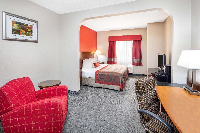 キングサイズベッドのスタンダードルーム, Ramada By Wyndham Alpharetta Atlanta North