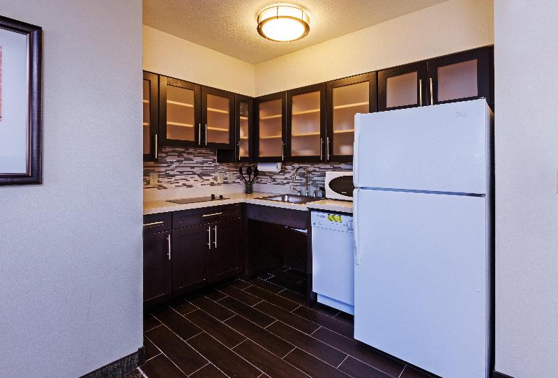 Люкс Кровать Кинг, Staybridge Suites Tulsa Woodland Hills, An Ihg