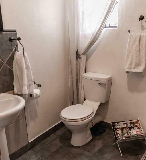 Семейный Номер, Bastille De Blignaut B&b