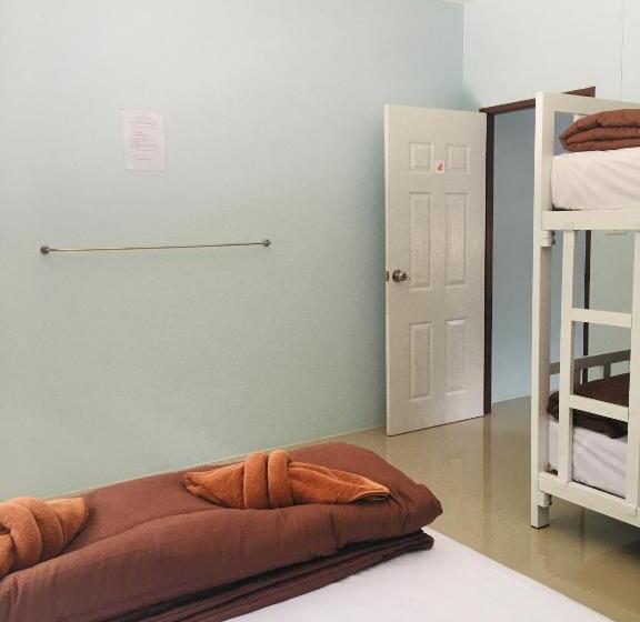 Quarto Familiar, Khaosok Secret Hostel