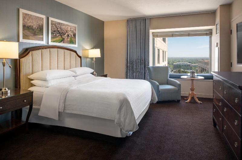 سوئیت کلاب, Sheraton Grand Sacramento