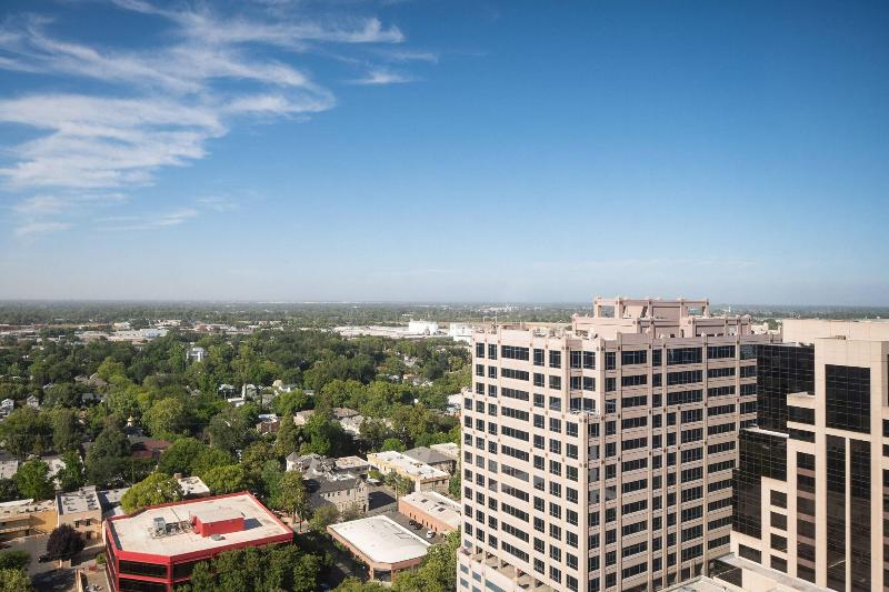Номер Клуб, Sheraton Grand Sacramento