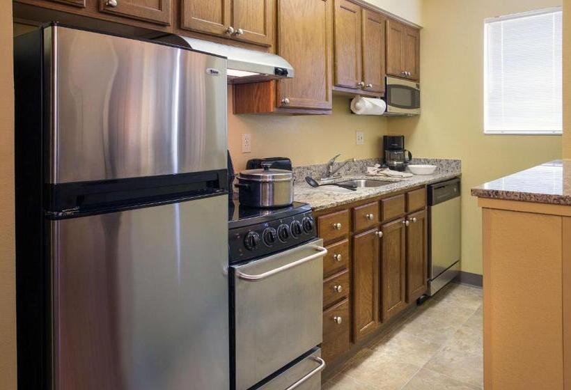Люкс 2 Спальни, Sonesta Simply Suites Detroit Novi