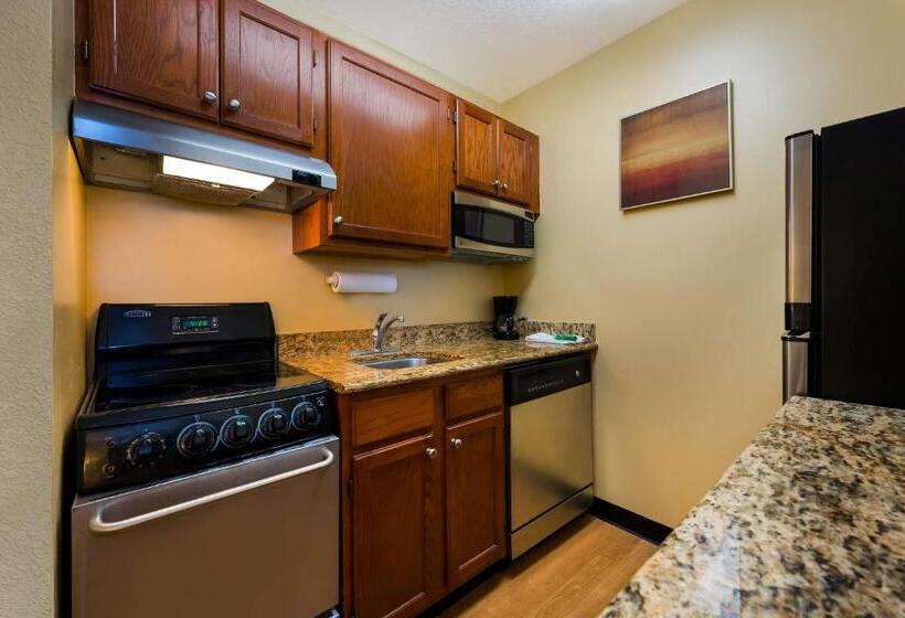 Люкс 2 Спальни, Sonesta Simply Suites Detroit Novi