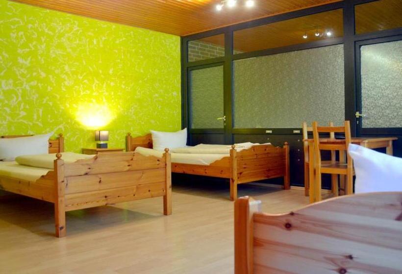 Апартаменты 1 Спальня Нижний Этаж, Gästehaus Zimmer Frei