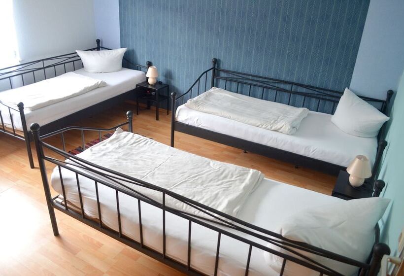 Номер Стандарт Трехместный, Gästehaus Zimmer Frei