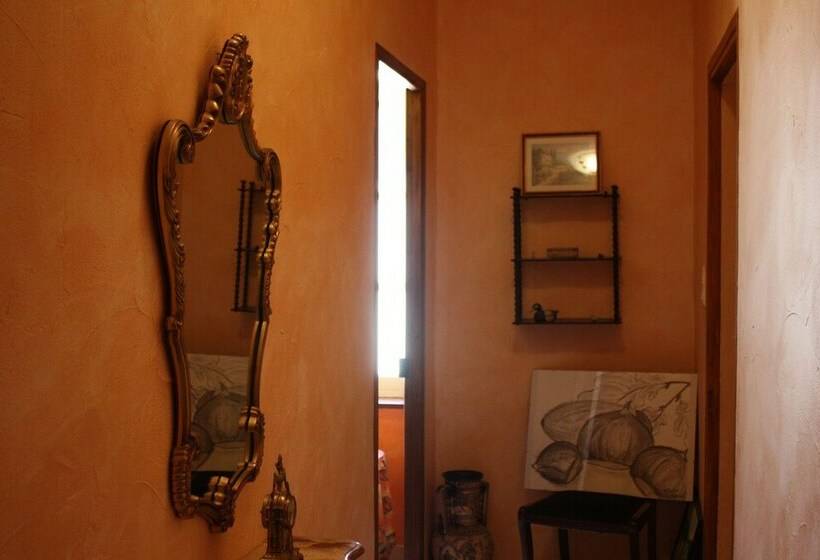 Семейный Номер, Relais De L Alaric