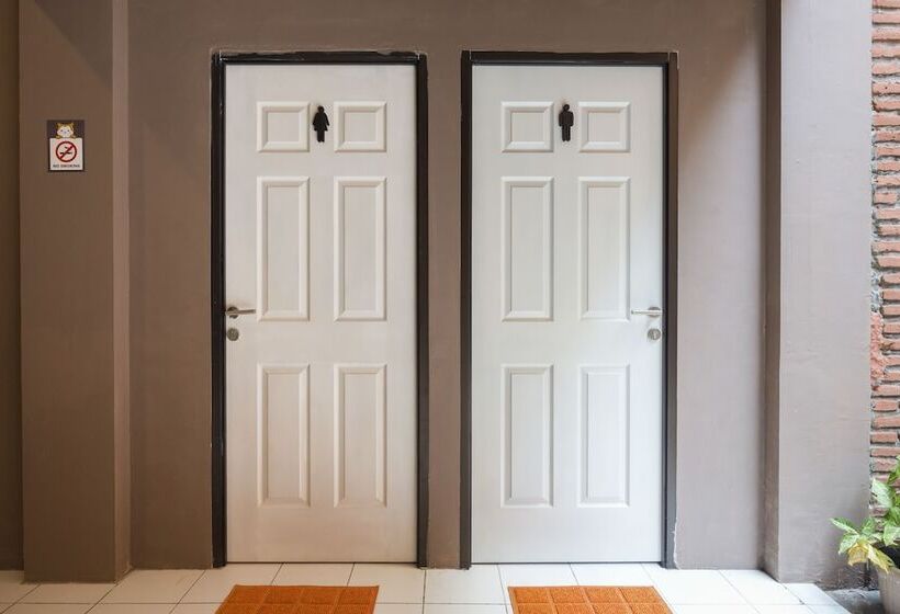 Кровать в Общей Комнате, Reddoorz Hostel Near Malang Train Station 3