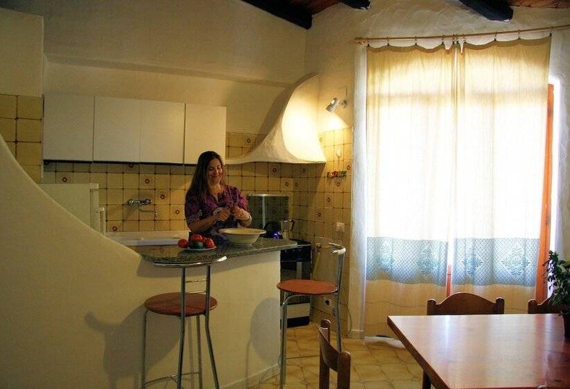 Дом 2 Спальни, Sa Fiorida Case Vacanze