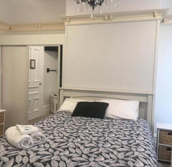 اتاق استاندارد, Sahara Guest House