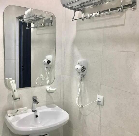 חדר משפחתי, V&v