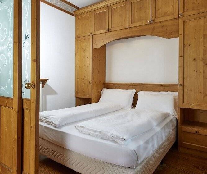 اتاق استاندارد با چشم‌انداز دریاچه, Grand Hotel Misurina