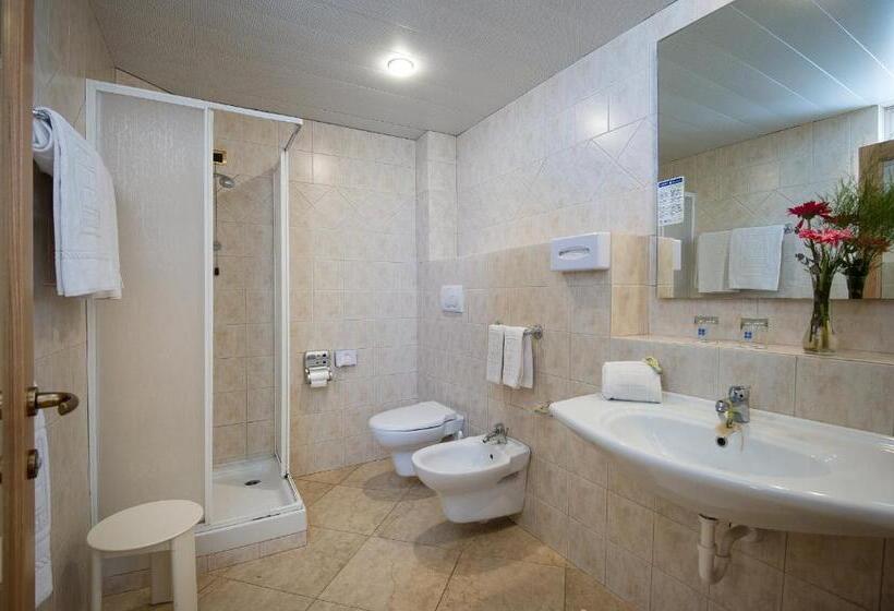 标准三人间, Joli Park Hotel   Caroli Hotels
