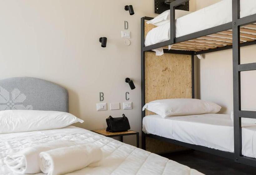 Comfort room with balcony, Piccolo Catalunya Hostel