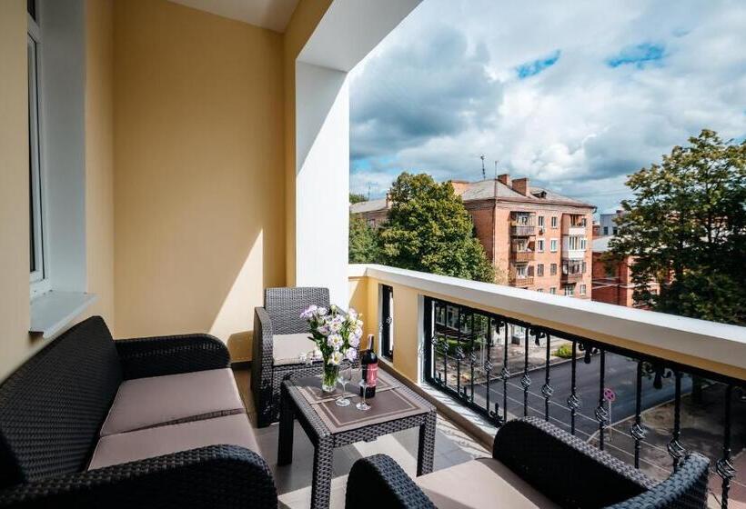 발코니가 있는 스위트, Optima Collection Chernihiv