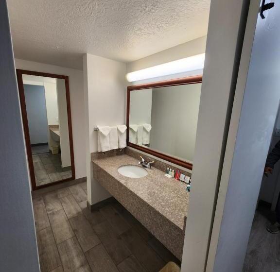 Номер Стандарт, Clarion Inn Idaho Falls Riverfront