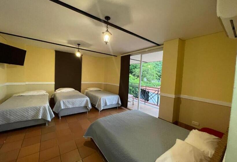 家庭间, Campestre Manoa