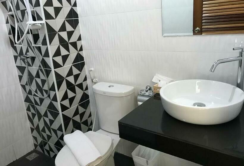 Номер Superior, Snooze Inn Phuket   Free Shuttle To Bang Rong Pier