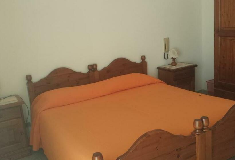 Номер Стандарт с Балконом, Albergo Al Sole Ad Aquila Di Arroscia Im A Trenta Chilometri Dal Mare