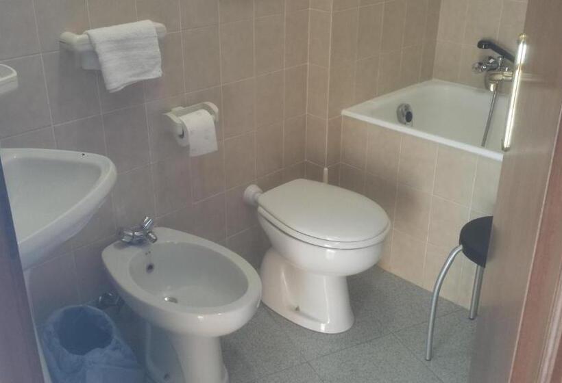 Номер Стандарт Индивидуальный с Балконом, Albergo Al Sole Ad Aquila Di Arroscia Im A Trenta Chilometri Dal Mare