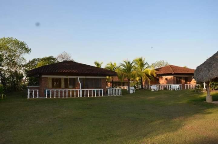 家庭间, Campestre Luna Roja