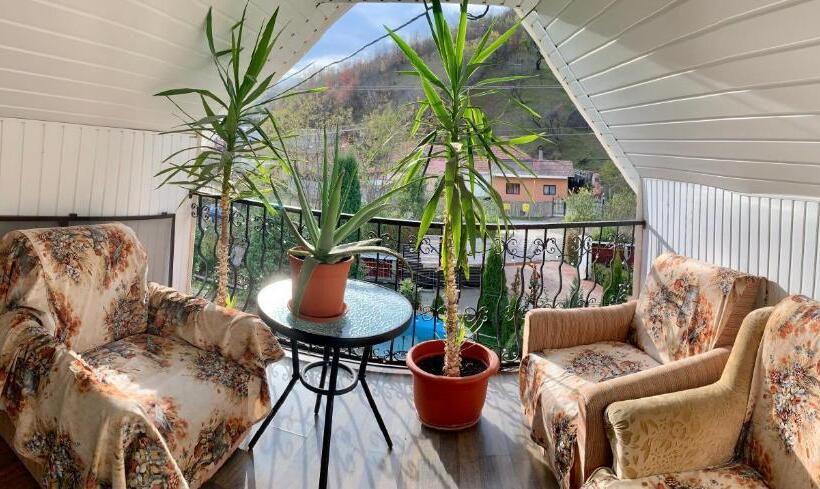 آپارتمان 2 خوابه, Casa Cu Muri