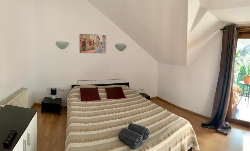 آپارتمان 2 خوابه, Casa Cu Muri