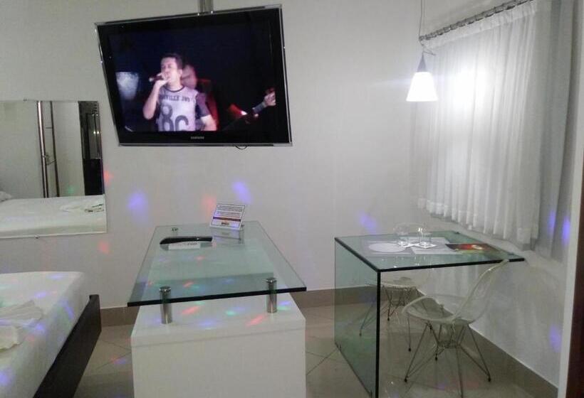 스위트 킹사이즈 침대, Ele E Ela Motel